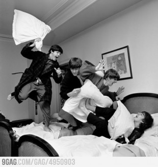 Beatles pillow fighting ::: boringpla.net - Another Boring Picture Blog by Gerrit Fries
